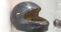 Helm aus Carbon Helm aus Carbon